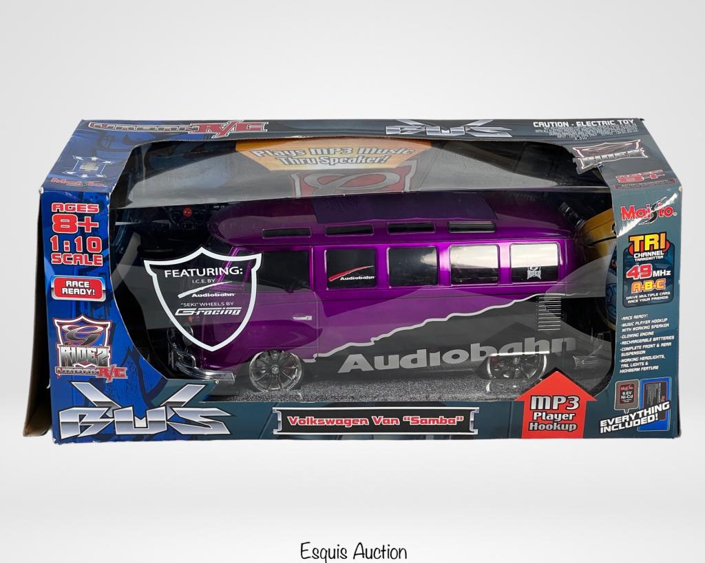 Maisto VW Audiobahn Samba MP3 Player Van: Maisto VW Audiobahn Samba MP3 Player Van. 1:10 Scale.