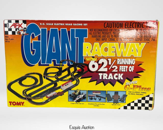 Tomy Giant Raceway Ho Scale Road Racing Set