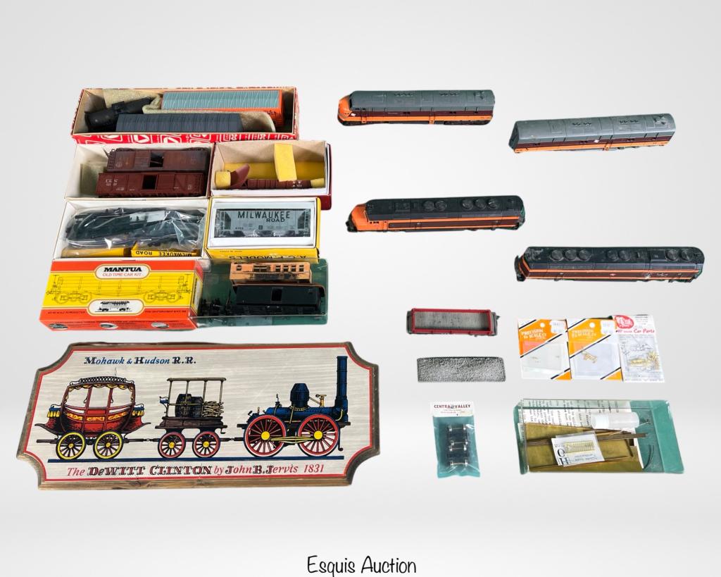Lot of HO Scale RR Trains, Engines & Accessories (1 of 9)