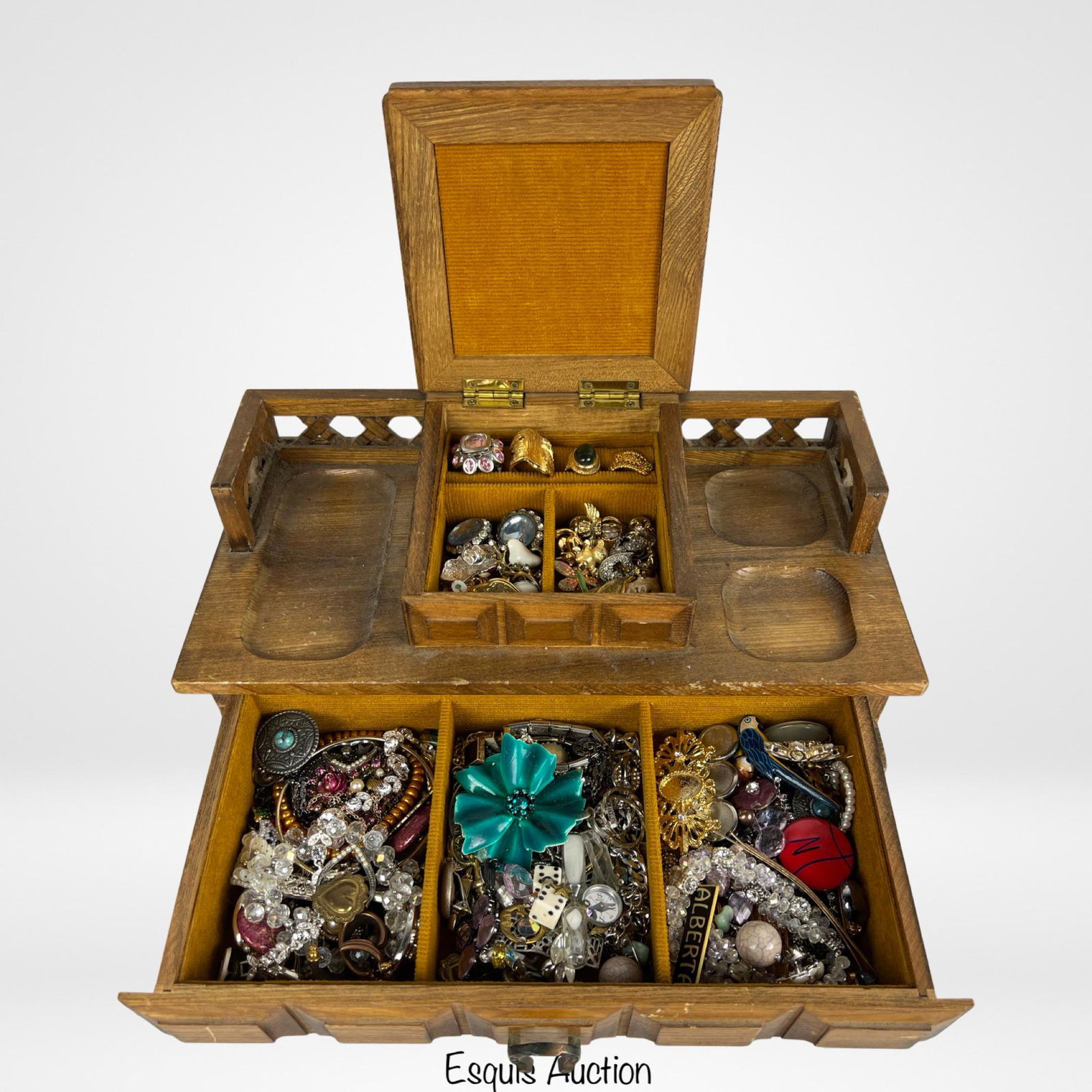 Vintage 1960's Wooden Jewelry Box w/ Vintage Jewel (1 of 6)