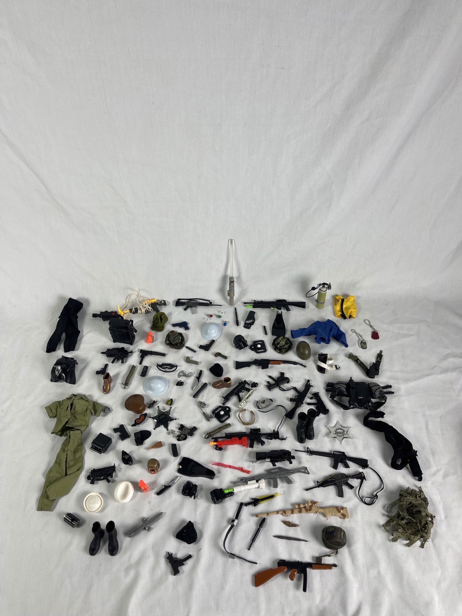 Huge Lot Of G.I JOE Military Accessories,Weapons (1 of 4)