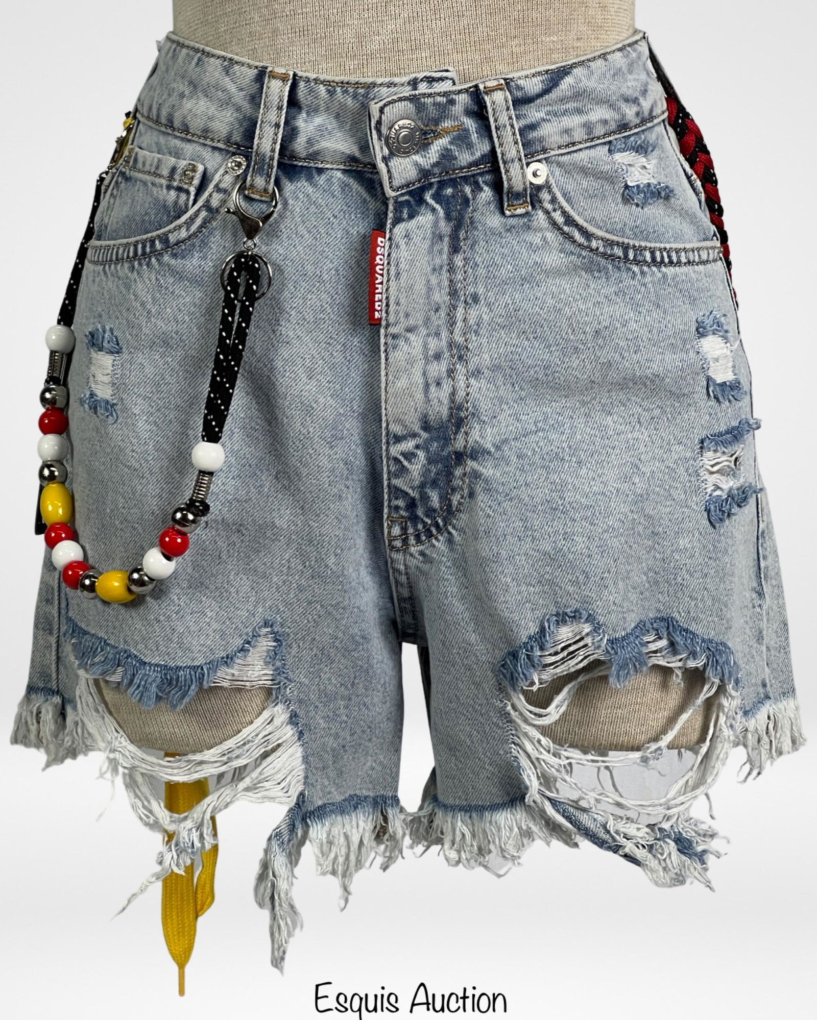 DSquared2 Misses "Moms Feet" Denim Shorts: These DSquared2 Short Mom Fit Denim Shorts are a stylish and trendy addition to your wardrobe. Featuring a "mom fit" style, these shorts offer a relaxed yet flattering silhouette. Misses Size 0(24). N