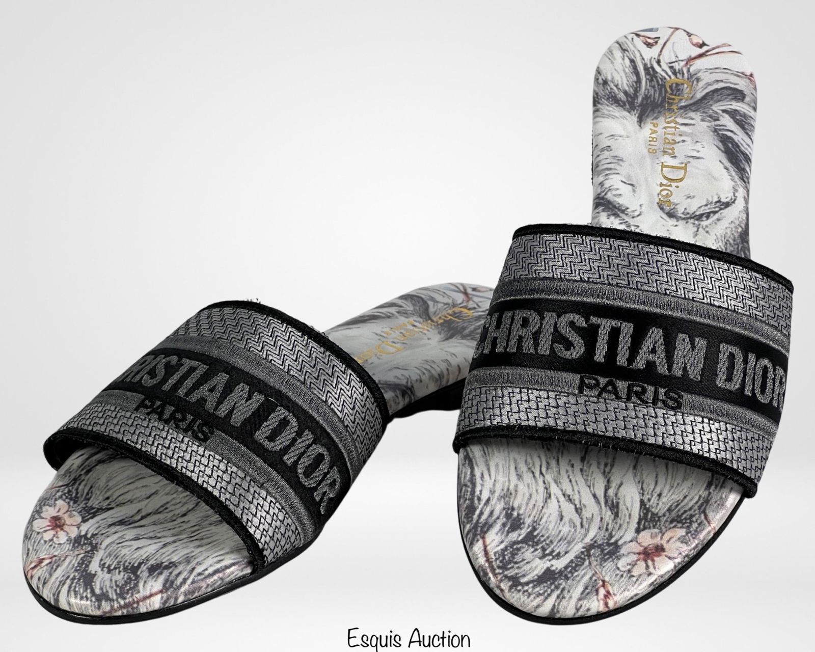 Christian Dior Dway Slide Mules Sz. 8: These Christian Dior Dway Slide Mules are the epitome of luxury and style. Made with embroidered cotton, they exude elegance and sophistication. Size- 8 (39). New and unworn. READ BEFORE BIDDING: Esqu