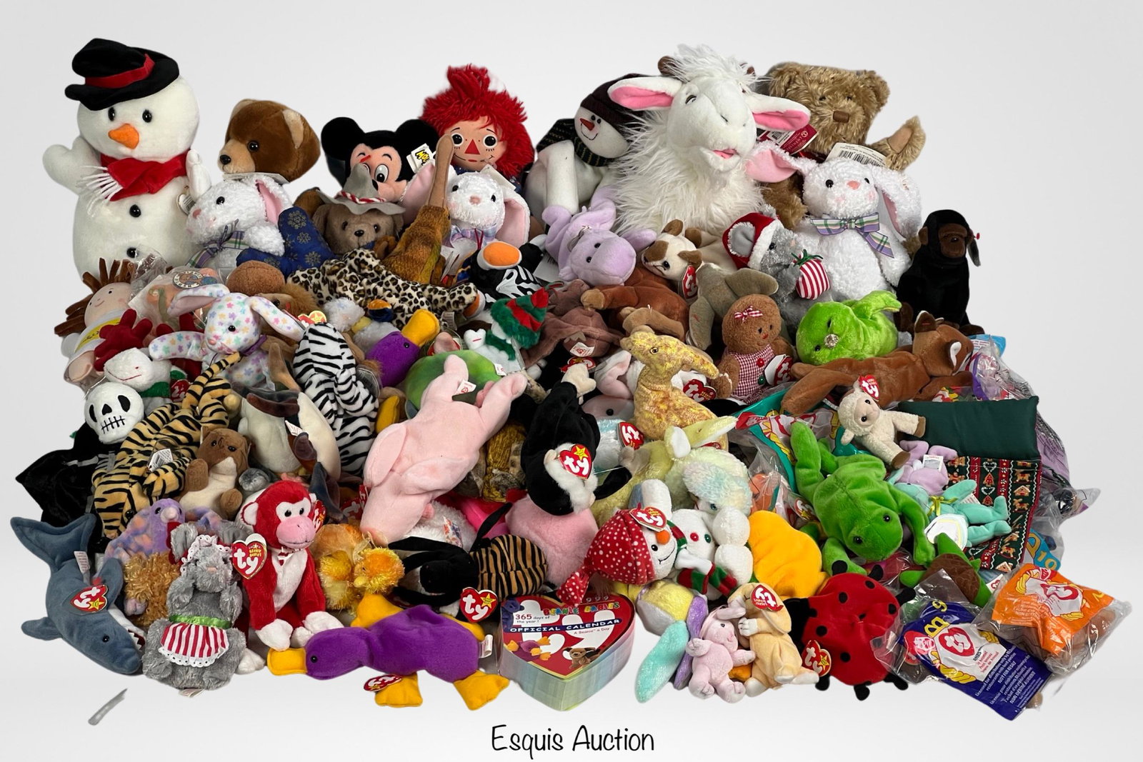 Huge Lot of Vintage TY Beanie Babies.: Huge Lot of vintage mostly TY Beanie Babies. All appear to be in good condition.