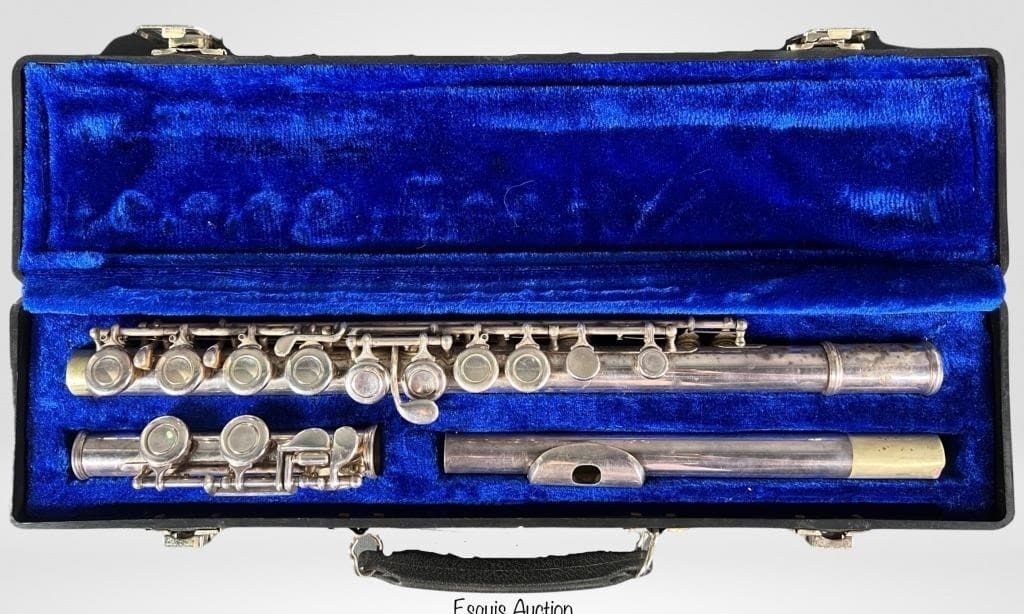 Belmonte Silver Tone Flute in Hard Case (1 of 4)