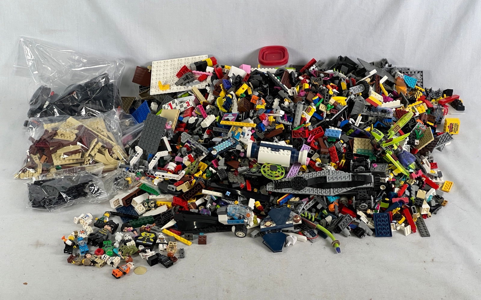 Large Lot of Lego Building Blocks- Star Wars (1 of 8)