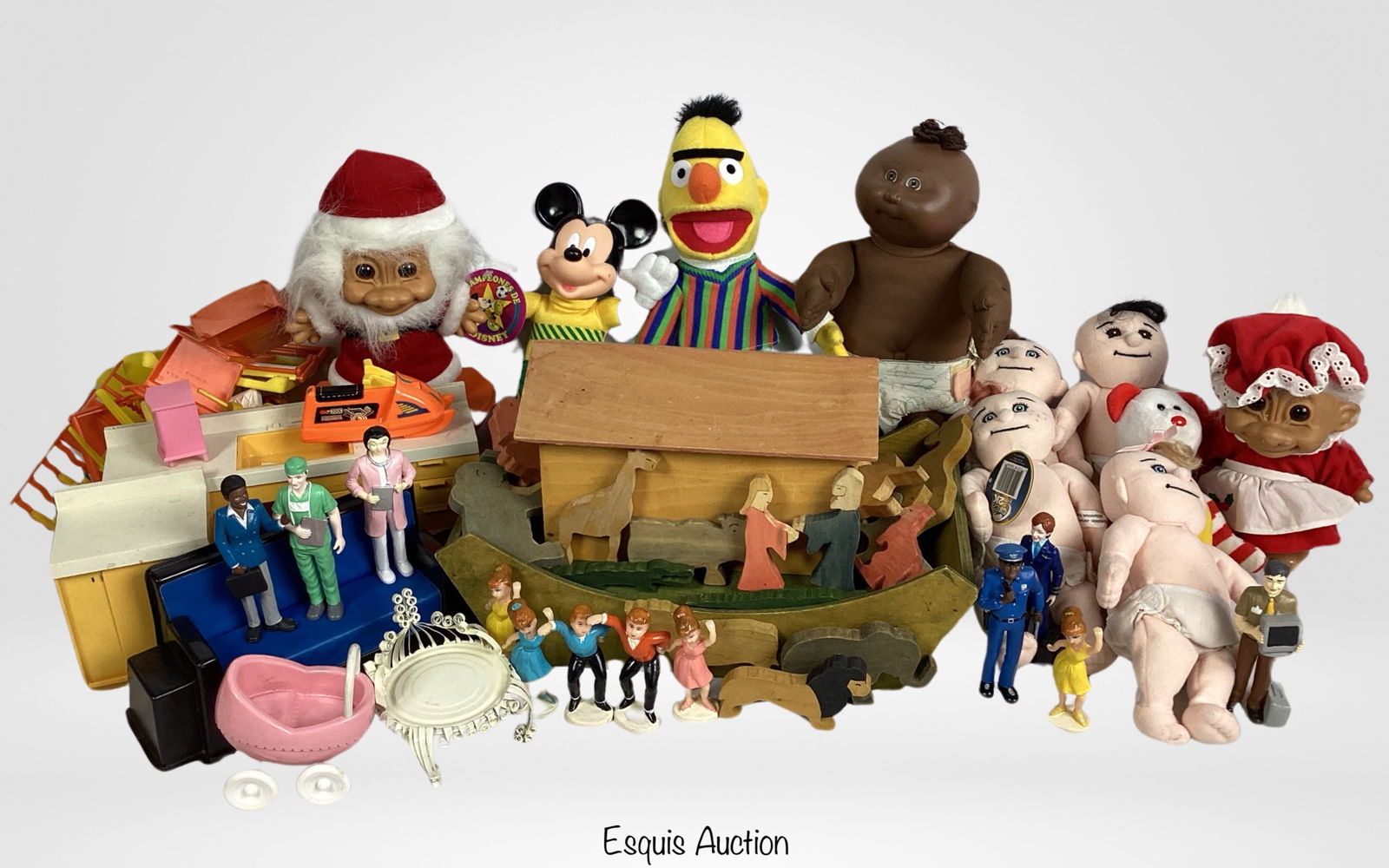 Lot of Vintage Toys- Noah's Ark, Dolls, Doll Furni (1 of 5)