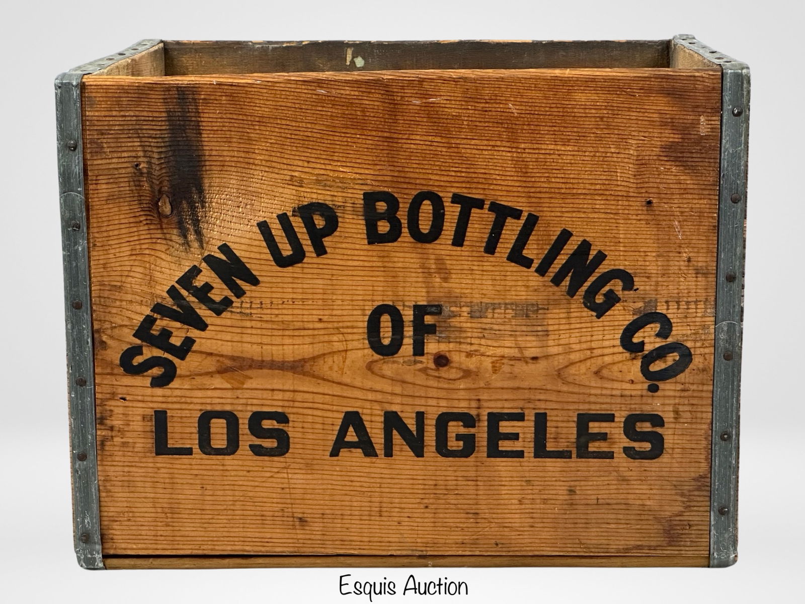 1971 7 Up Bottling Co of Los Angeles Wooden Crate: This vintage wooden crate is a delightful relic from 1971, bearing the name "Seven Up Bottling Co of Los Angeles." Measuring 16 inches in length, 12 inches in width, and 12.5 inches in height, it's a