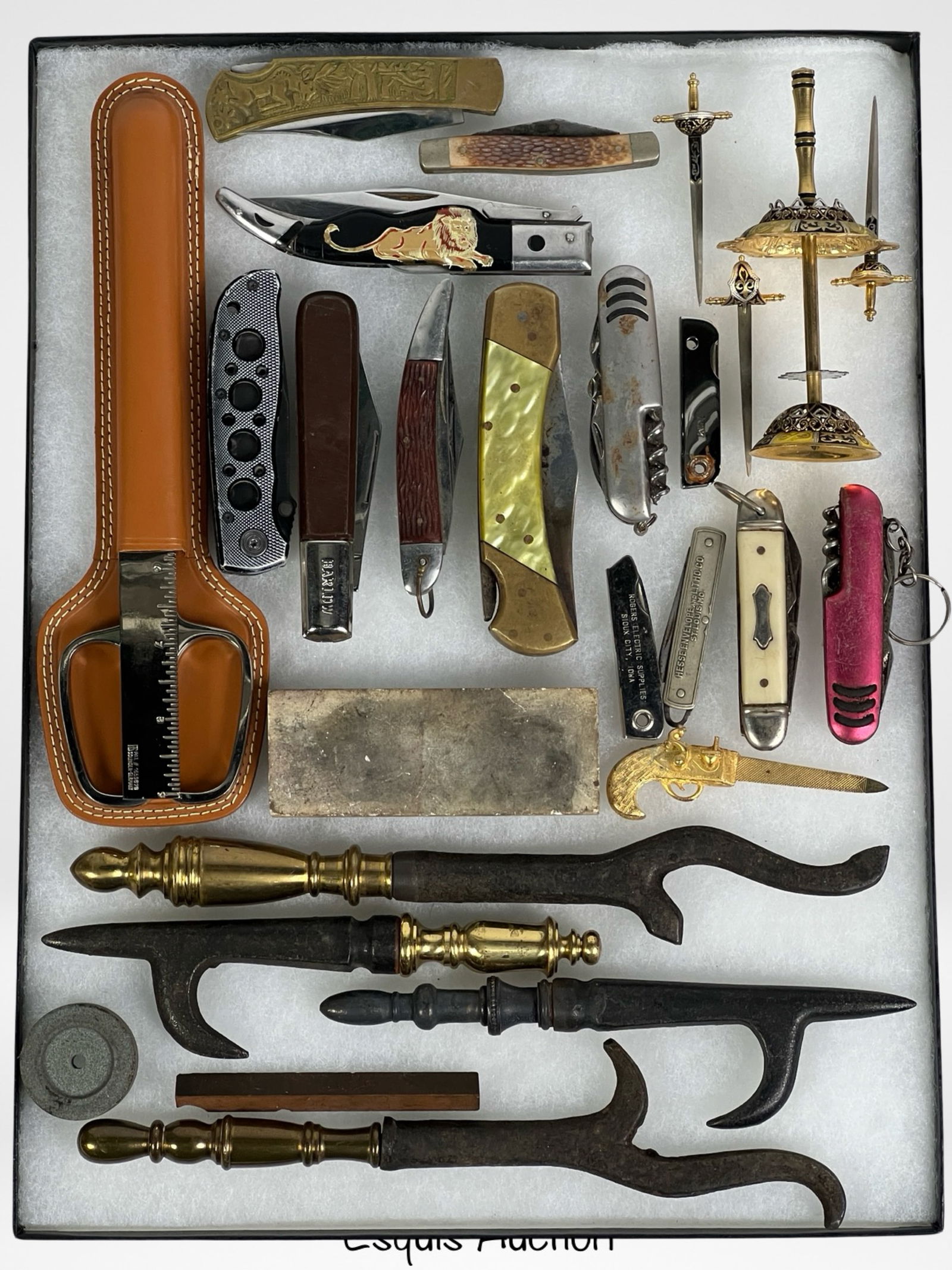 Lot of Vintage Pocket Knives, Hooks, Scissors (1 of 6)