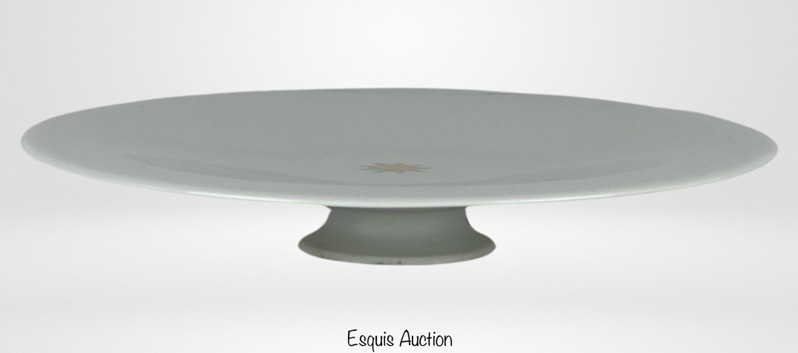 Lladro Celestial Porcelain Cake Plate: The Lladro Celestial Cake Plate (8992) is a true example of exquisite porcelain craftsmanship. Measuring 10 1/4 inches in diameter and 2 inches in height, this cake plate combines both form and functi