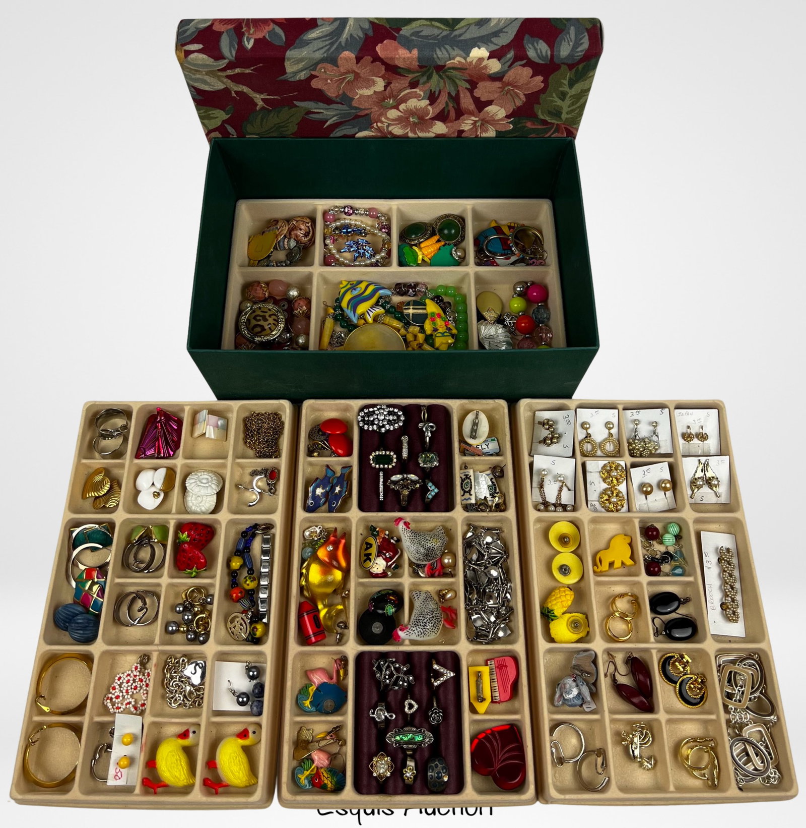 Vintage Unsearched Costume Jewelry Box (1 of 6)