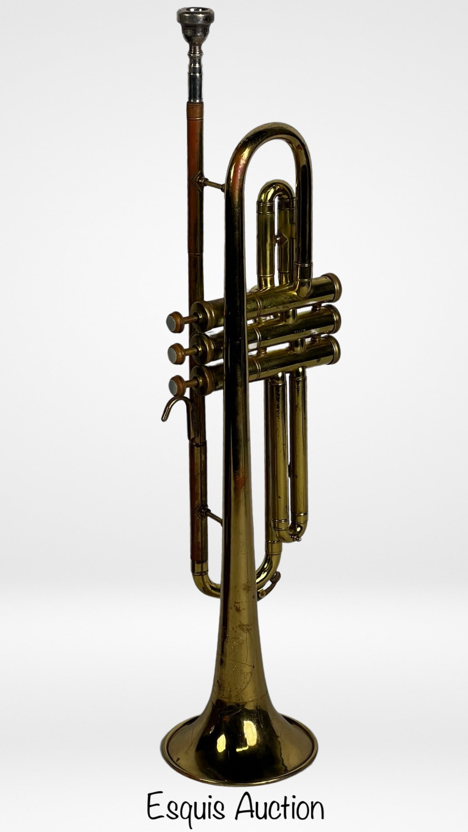 Vintage Cavalier Trumpet in Sturdy Hard Case: Experience the timeless charm of music with this vintage Cavalier Trumpet, thoughtfully preserved in a durable hard case. This instrument carries with it the echoes of the past, ready to breathe life 