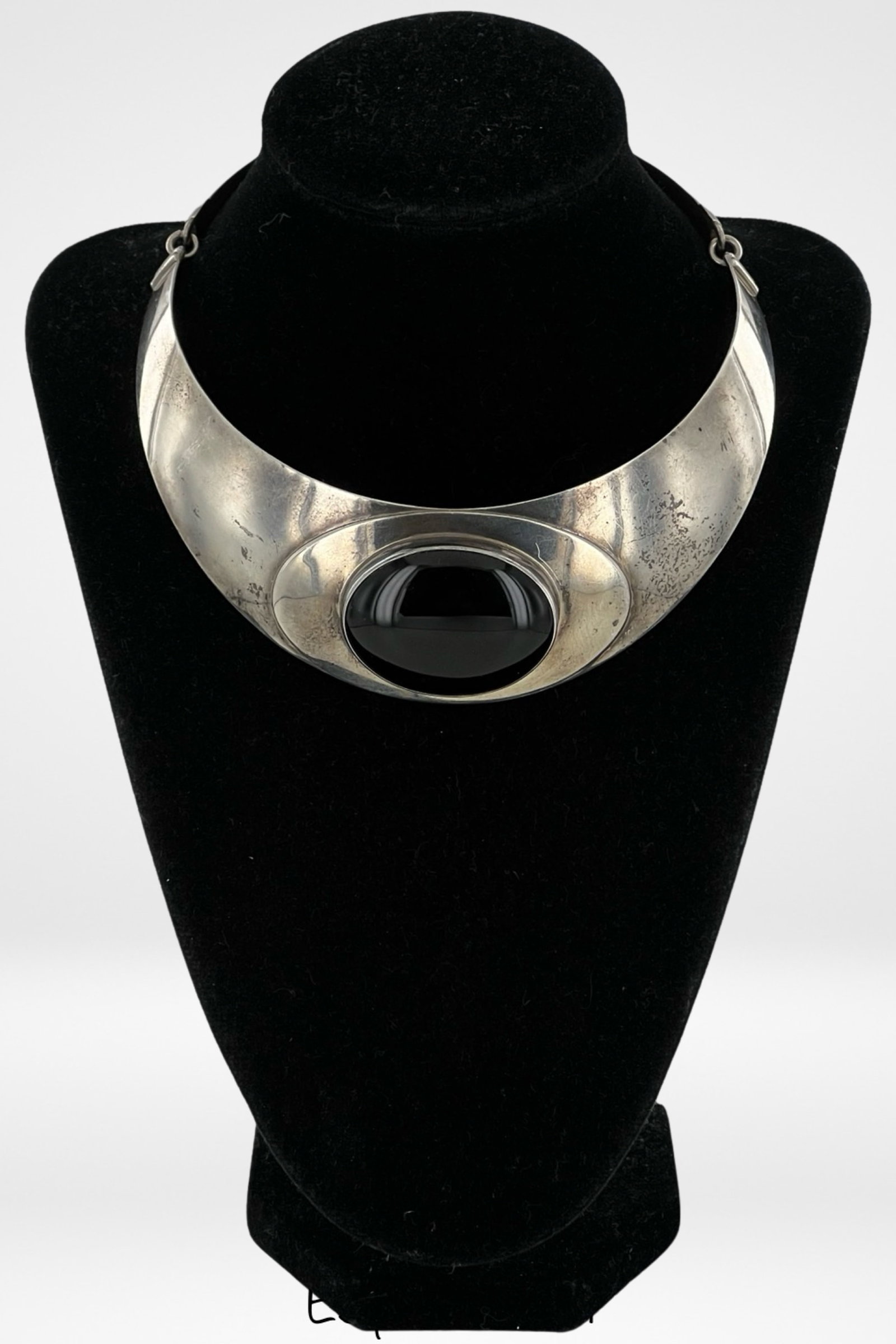 Massive Reve Sterling Silver Onyx Choker Necklace: Nassive Sterling Silver Necklace with Black Onyx by Reve. Good Condition.