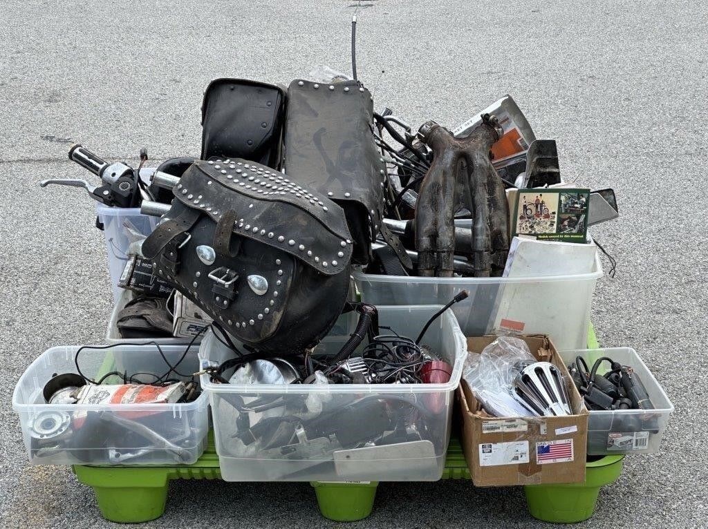 Pallet filled with vintage Motorcycle Parts Harley: Pallet filled with vintage Motorcycle Parts including parts for Yamaha and Harley. Unsearched.