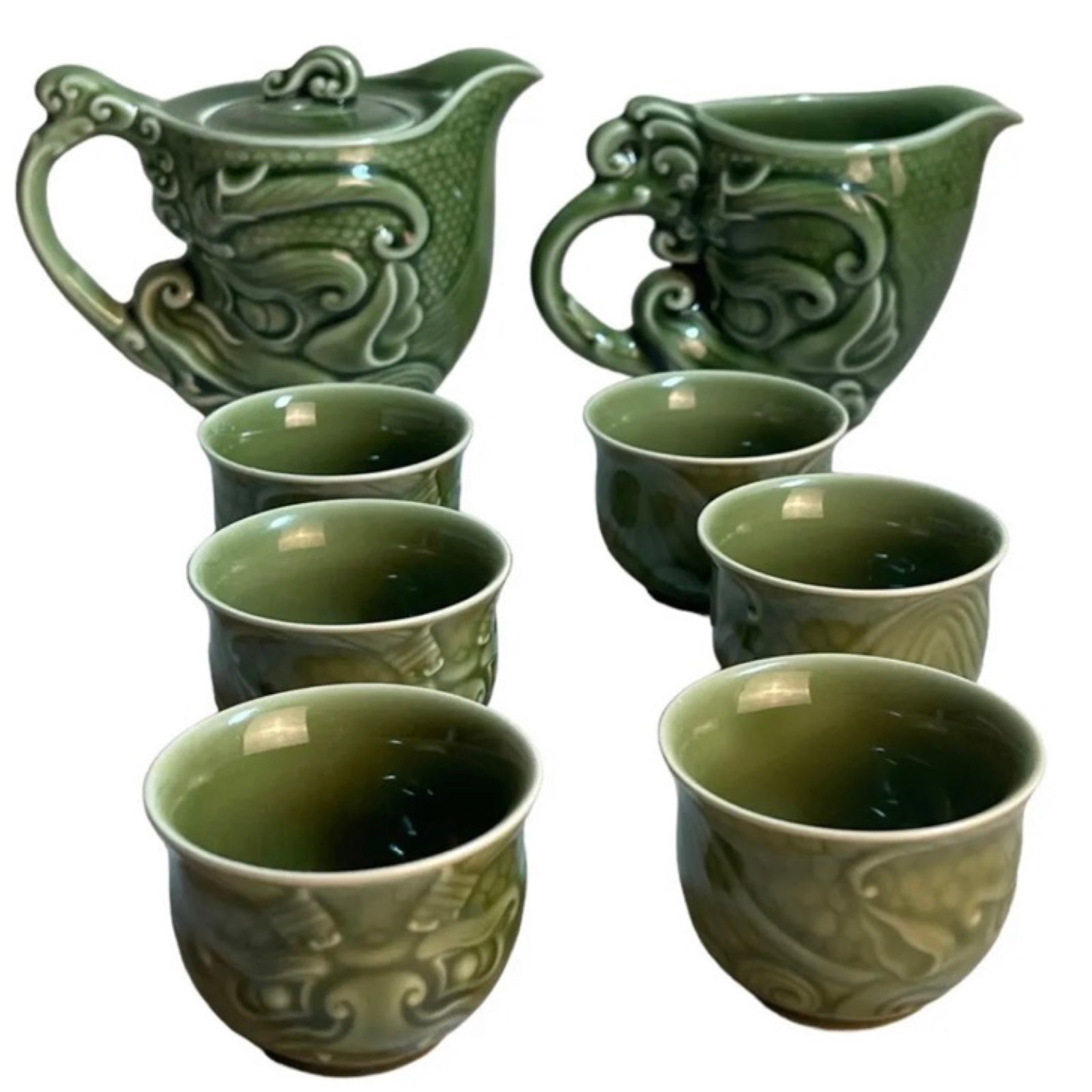 Fu Hsin Chueh Wine Vessel Set With Box: Fu Hsin Chueh Wine Vessel Set With Box National Museum Of History Taipei COA.Good Condition,Size 6x4 Inches And mugs Are 2x2 Inches