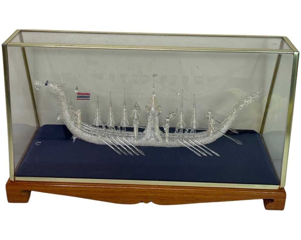 Vintage Chinese Ornate Thai Spun Glass Dragon Boat: Vintage Chinese Ornate Thai Spun Glass Royal Dragon Boat In Glass Case.The Holdind Ring From The Mouth Was Falling Down In The Case.Good Condition Overall.Size 12x7 Inches Including The Case