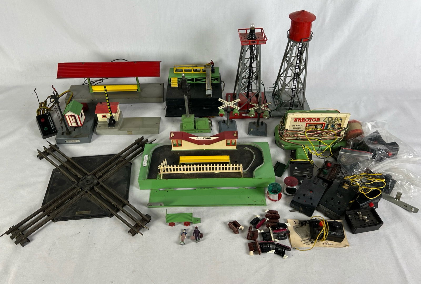 Vintage Gilbert American Flyer Building, Towers & (1 of 5)