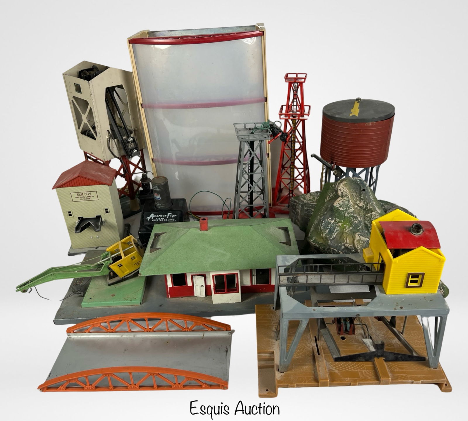 Vintage American Flyer RR Towers, Cranes, Building (1 of 3)