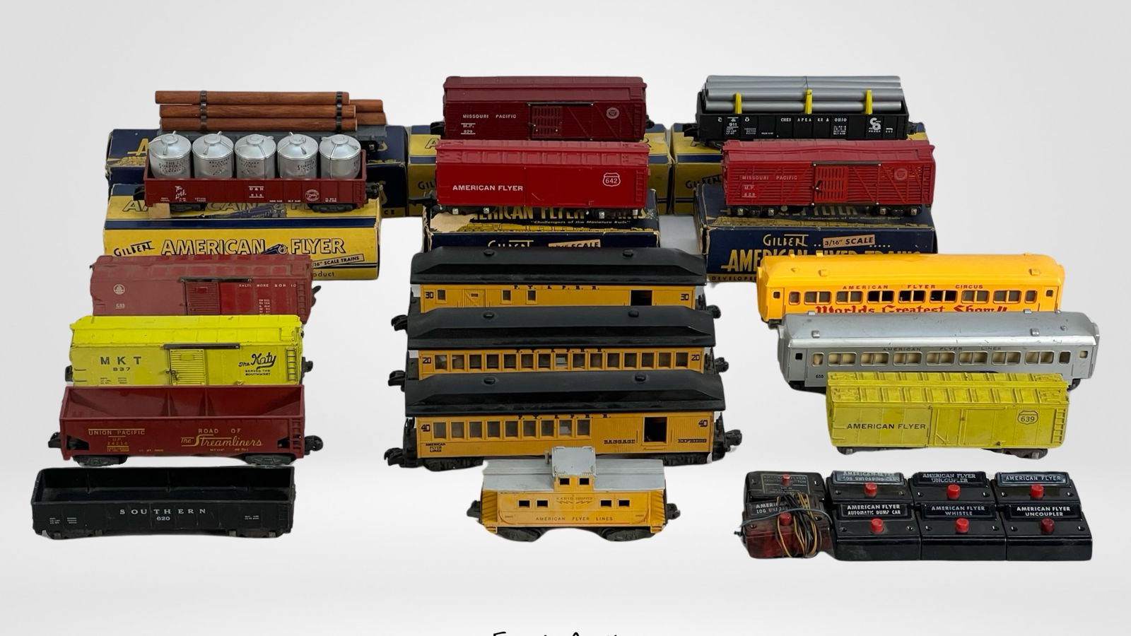 Vintage Gilbert American Flyer RR Train Cars (1 of 4)