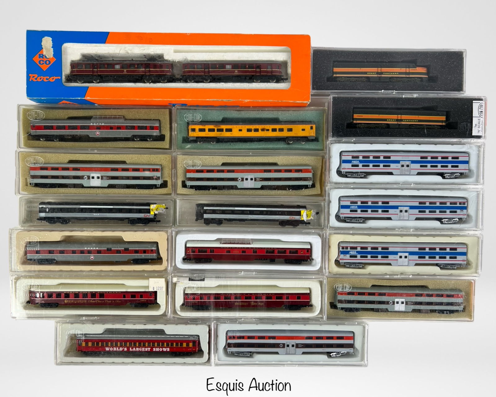 N Scale RR Train Passenger Cars & Engine (1 of 4)