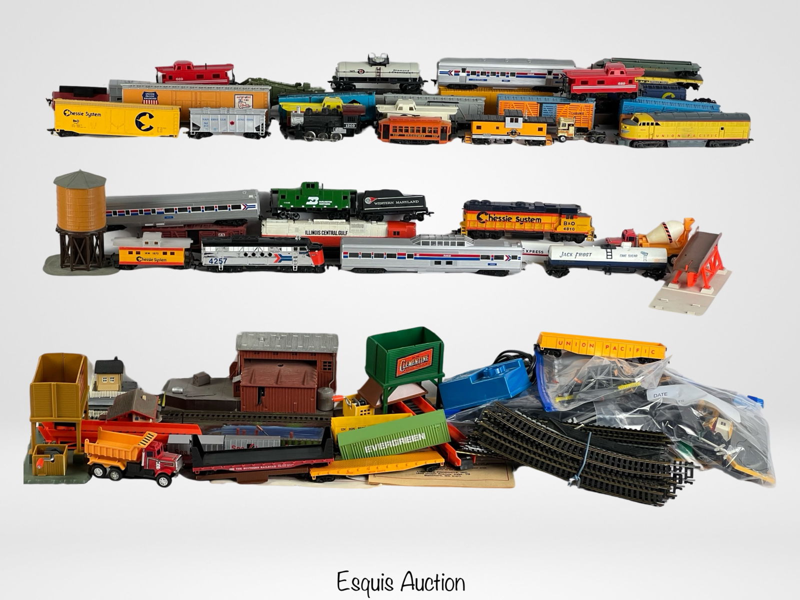 Vintage RR Trains, Cars & Accessories HO Scale (1 of 5)