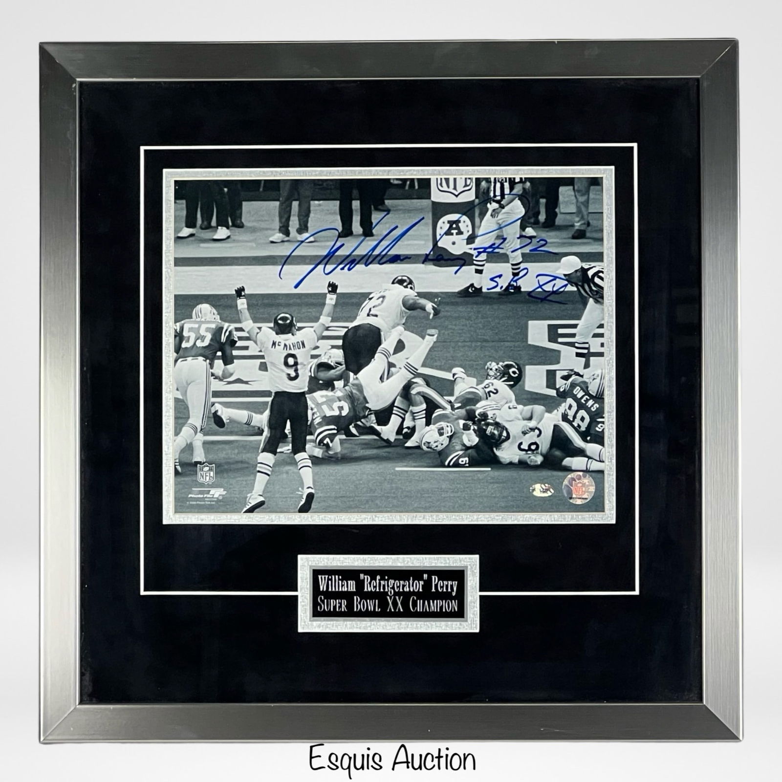 William "Refrigerator" Perry Signed & Framed Photo (1 of 4)