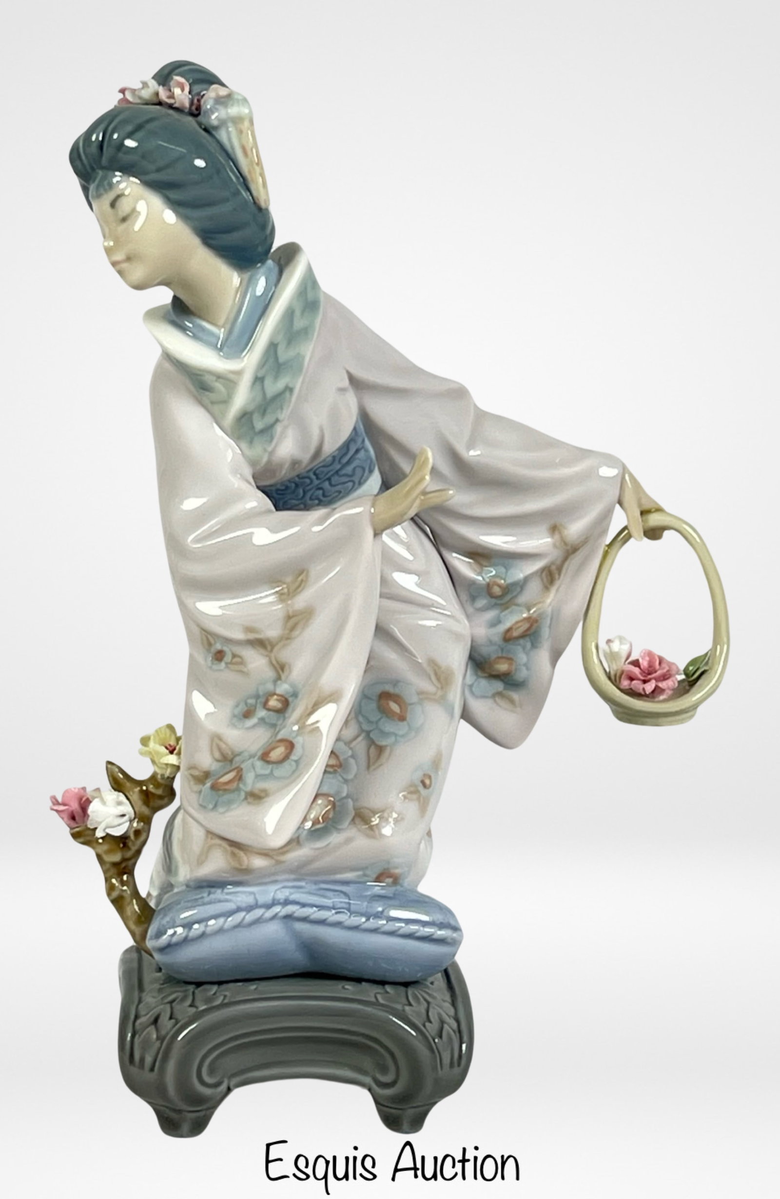 Lladro "Michiko" Japaneese Geisha Porcelain Figuri: Indulge in the timeless beauty of Lladro with the exquisite 'Michiko' 1447 Porcelain Figurine. Standing at 8 1/2" tall, this graceful masterpiece captures the essence of Japanese tradition, portraying