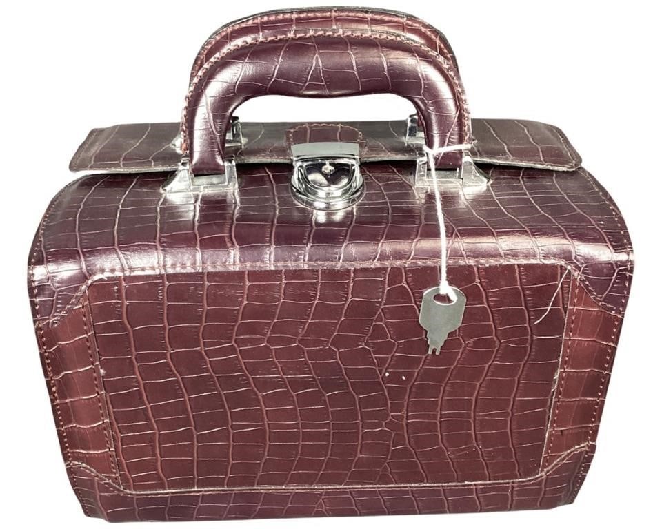 Marshall Fields Cosmetic Train Case & Briefcase (1 of 7)