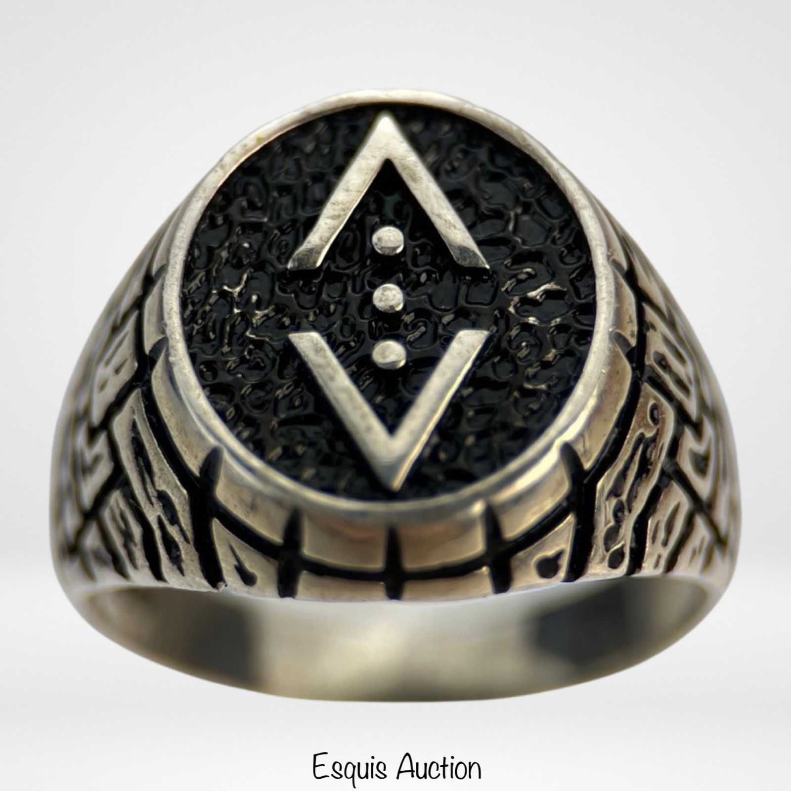 Massive Men's Sterling Silver Ring (1 of 6)