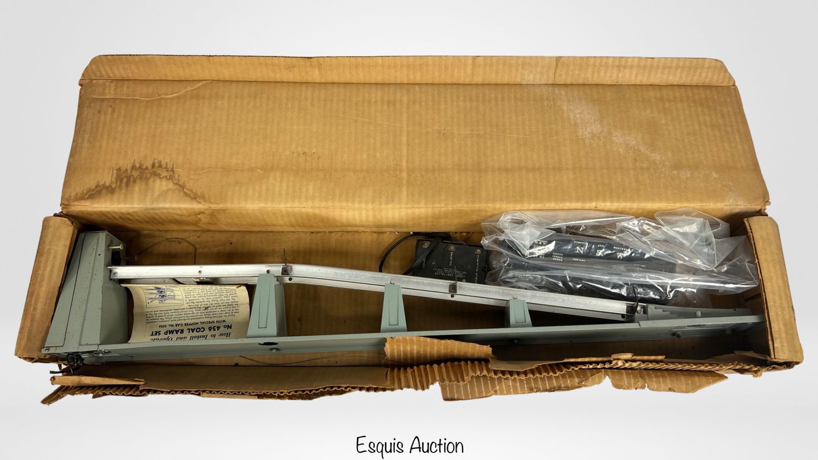 Lionel RR No. 456 Coal Ramp Set in Box (1 of 4)