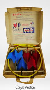 Vintage Jarts Outdoor Missile Darts Game: Vintage Jarts Outdoor Missile Darts Game. Original Box, Each one is in good condition with no broken fins, come with two extra fins.