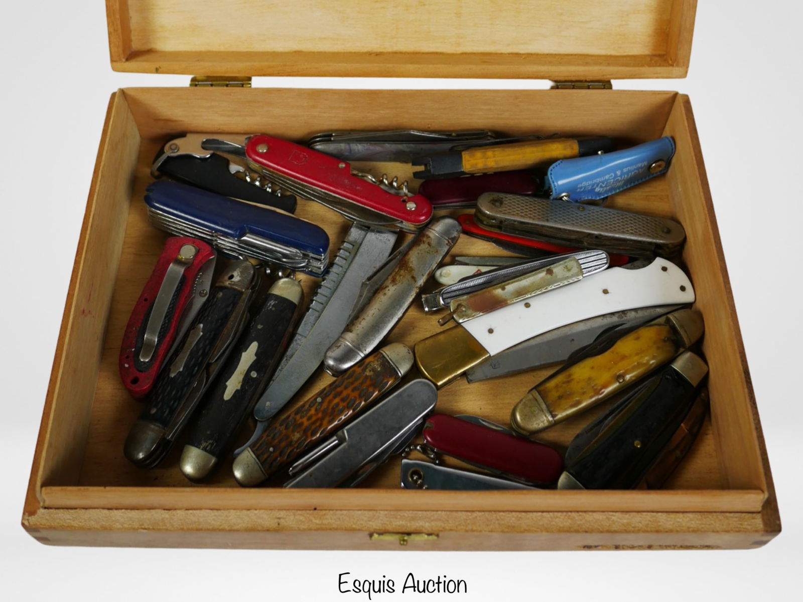 Group of Vintage Pocket Knives (1 of 4)