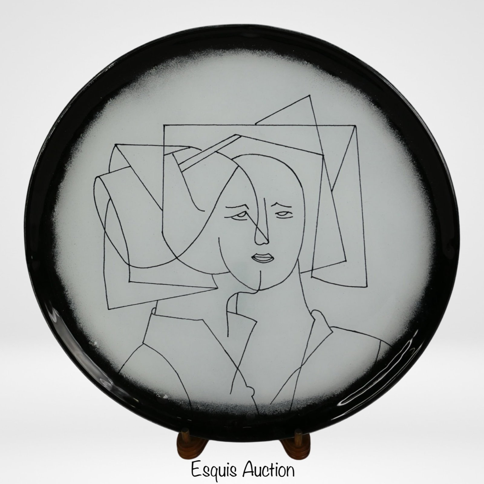 Richard L. Knopf Postmodern Fused Art Glass Charg: Immerse yourself in the captivating world of fused art glass with this exquisite charger by renowned artist Richard L. Knopf. Measuring 13 1/2" in diameter, this charger boasts a striking postmodern d