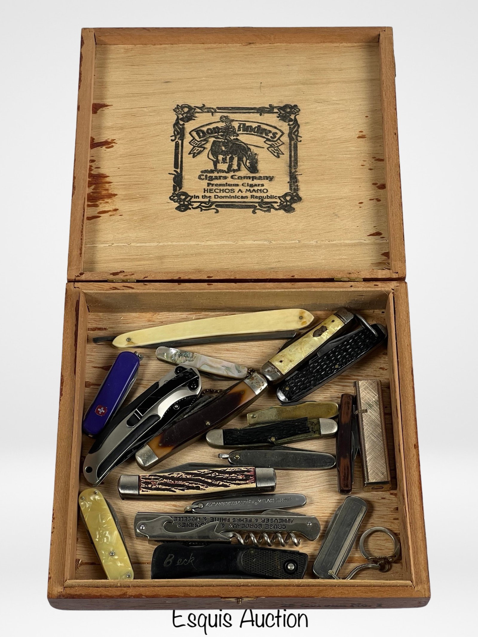 Collection of Vintage Pocket Knives: Group of Vintage Pocket Knives