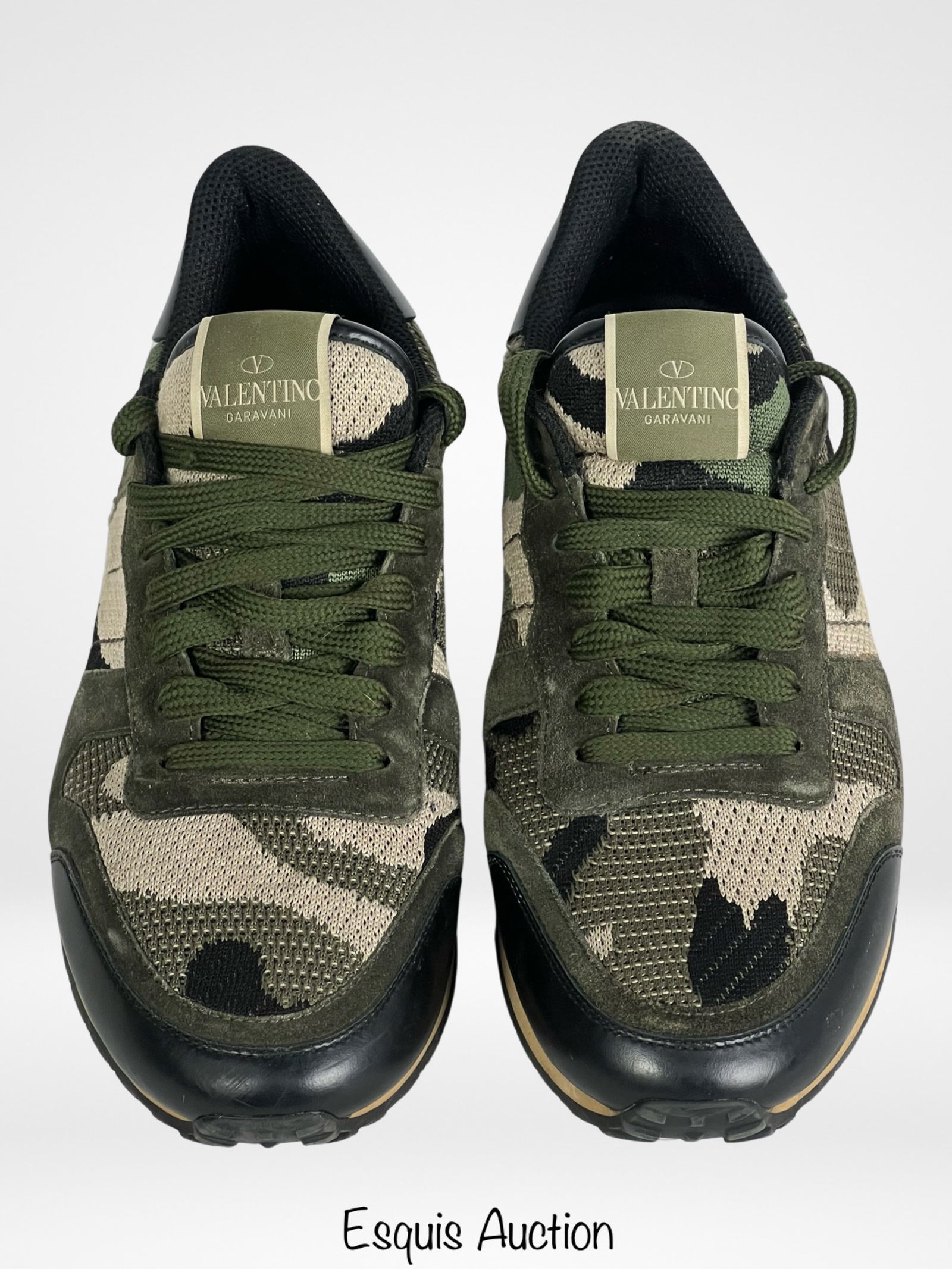 Valentino Garavani Rockrunner Camouflage Sneakers: Step into urban sophistication with the Valentino Garavani Rockrunner Green Camouflage Sneakers in Size 9.5 (40). These iconic sneakers combine streetwear edge with Italian luxury, creating a statemen
