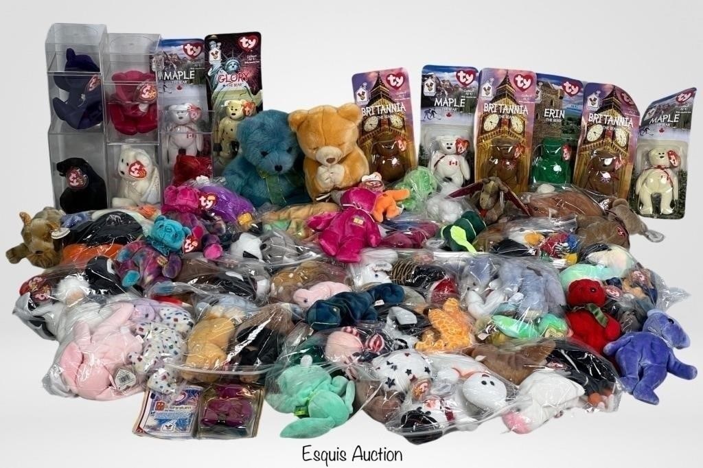 Large Assortment of Vintage TY Beanie Babies: Large Assortment of Vintage TY Beanie Babies. All appear to be in good condition
