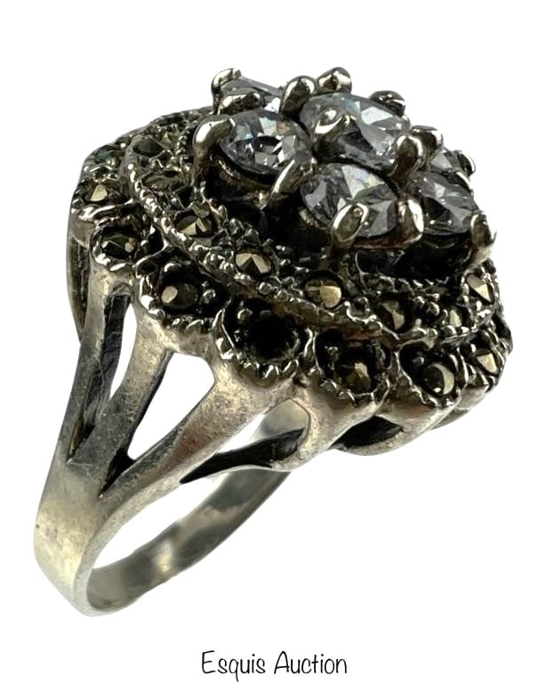 Sterling Silver Ladys Ring with Sparkling Crystals (1 of 5)