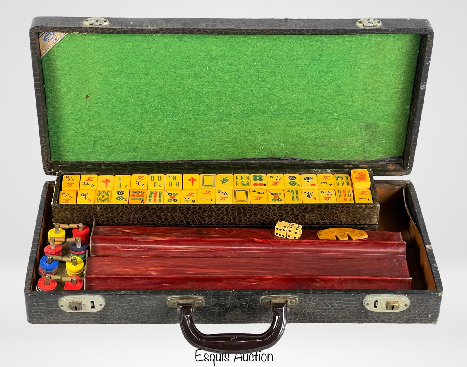 1940's Lowe Mahjong Butterscotch Bakelite Game Set (1 of 5)