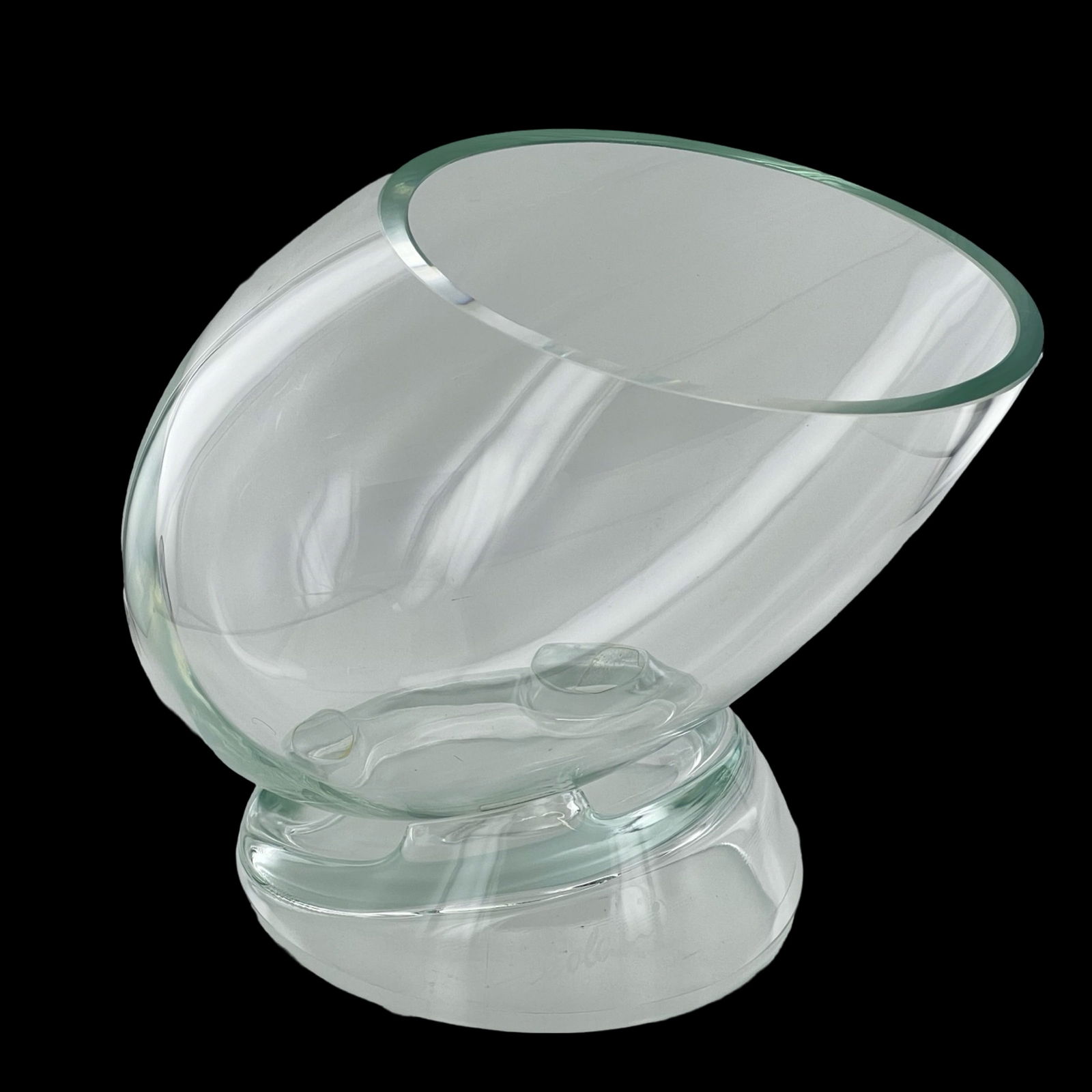 Luigi Colani Ritzenhoff Crystal Wine Cooler.: Presenting the Luigi Colani Ritzenhoff Crystal Wine Cooler, a stunning fusion of avant-garde design and practical elegance. This exquisite wine cooler, measuring 9" x 10" x 7", bears the distinctive t