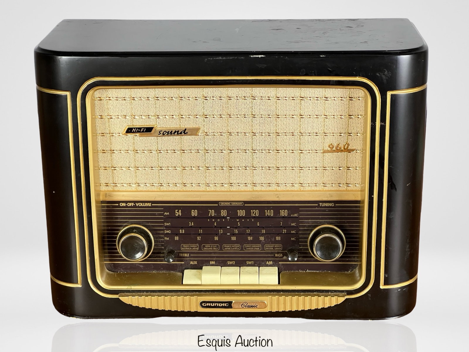 Grundig Classic 960 Anniversary Radio: Grundig Classic 960 Anniversary Radio. Good overall condition, normal wear, untested.