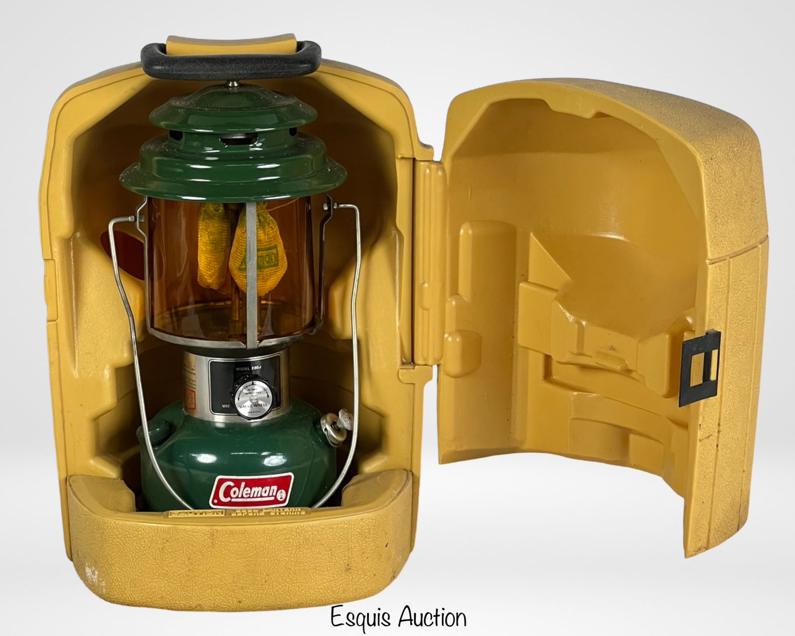 Vintage Coleman Model 220J Lantern with Case (1 of 2)