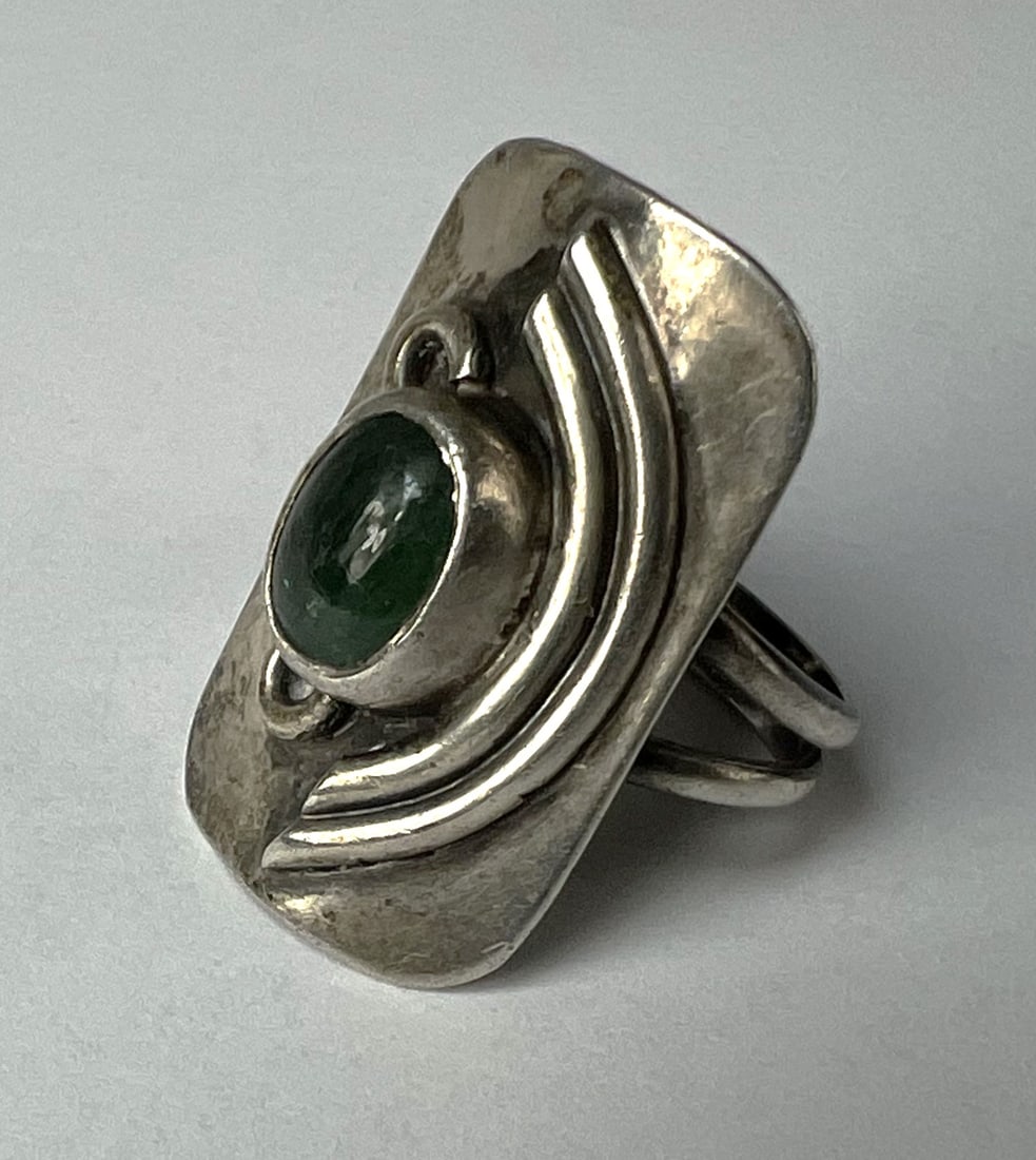 Vintage Native American Sterling Ring w/ Green Tou (1 of 4)
