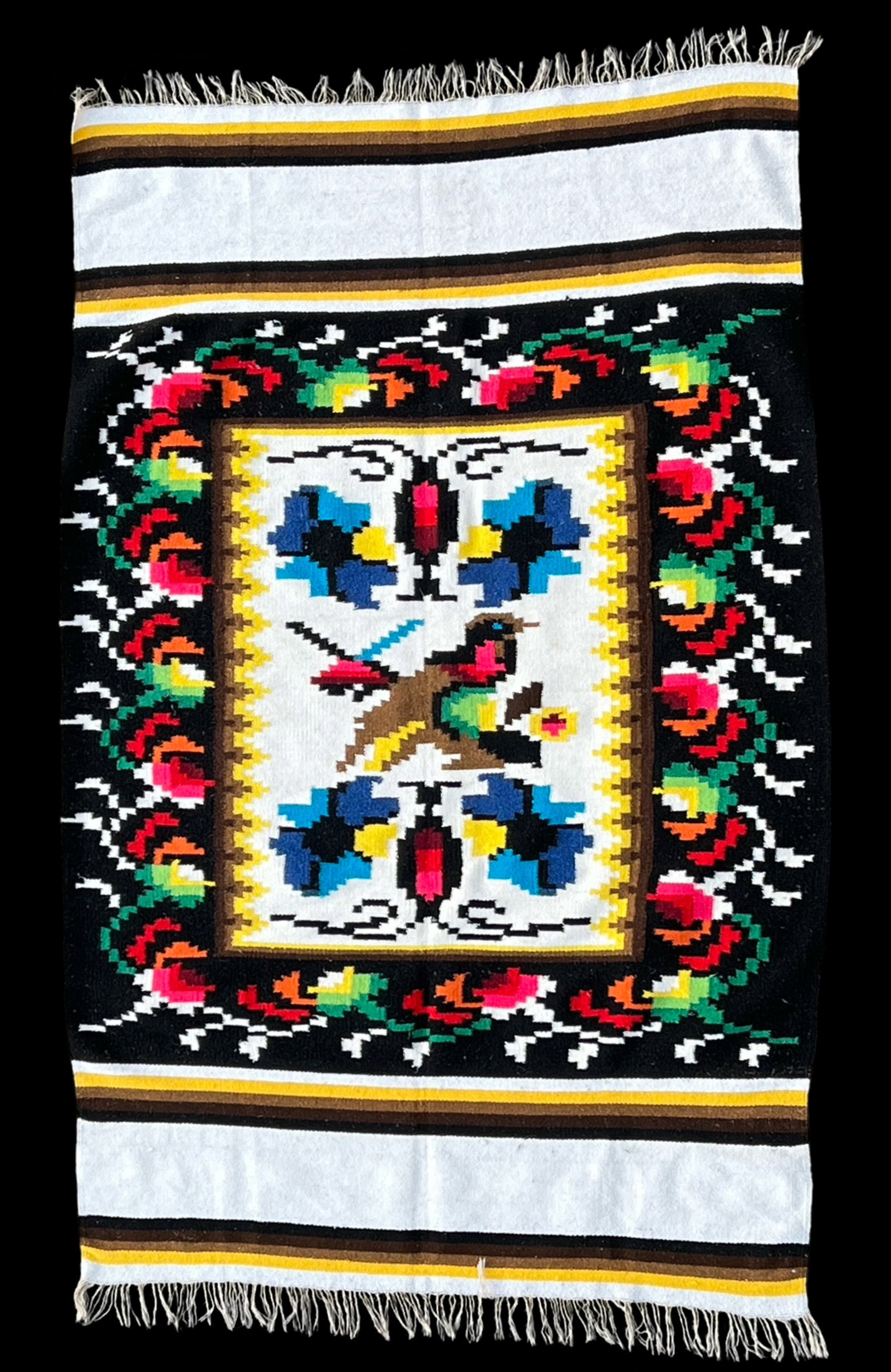 Vintage Hand Woven Navajo Tapestry Kilim: This beautiful, hand-woven Navajo tapestry kilim is a stunning example of traditional Native American textile art. Made with wool on a cotton foundation, this vintage piece showcases the intricate cra