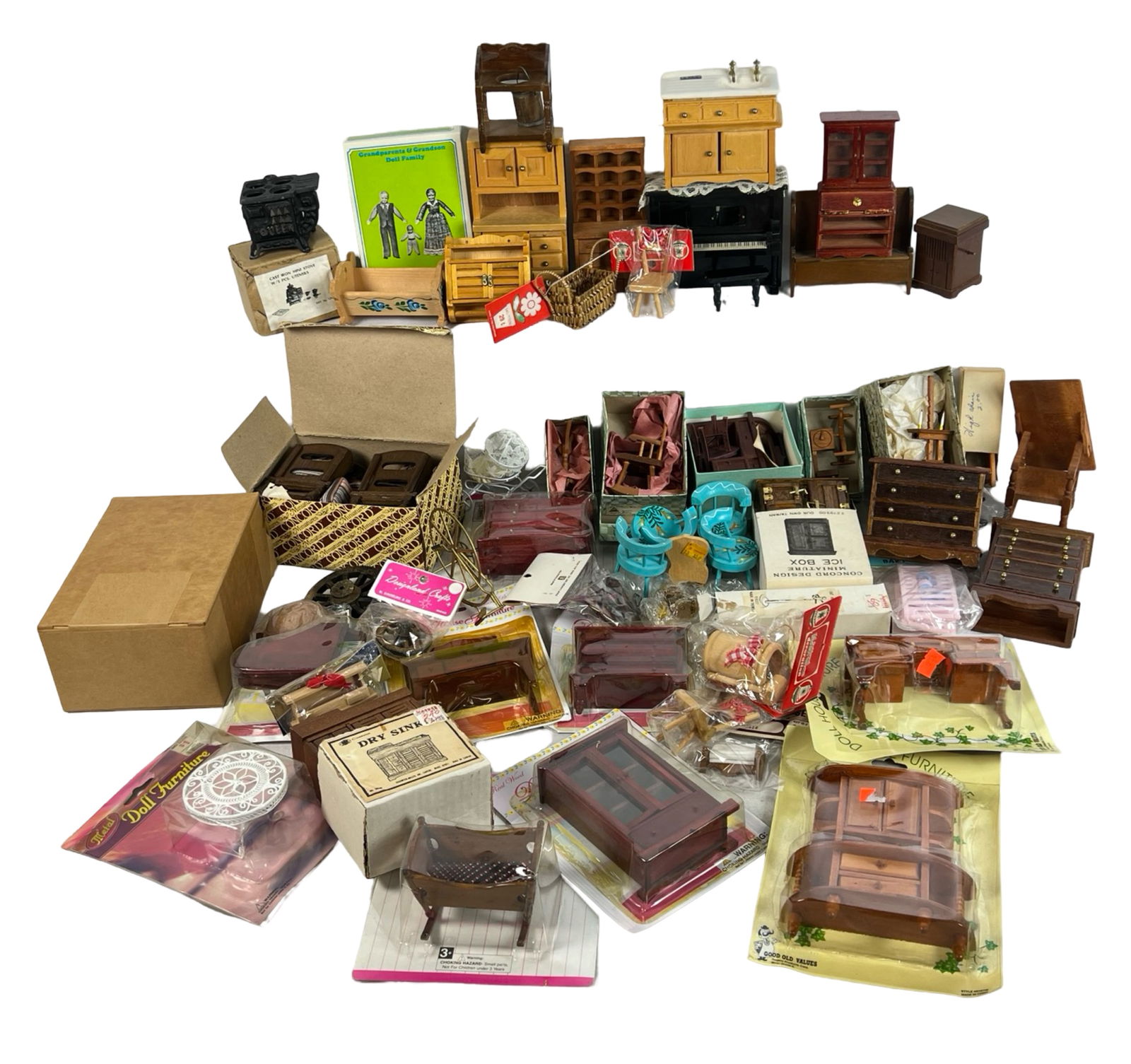 Group of Vintage Doll House Miniature Furniture (1 of 3)