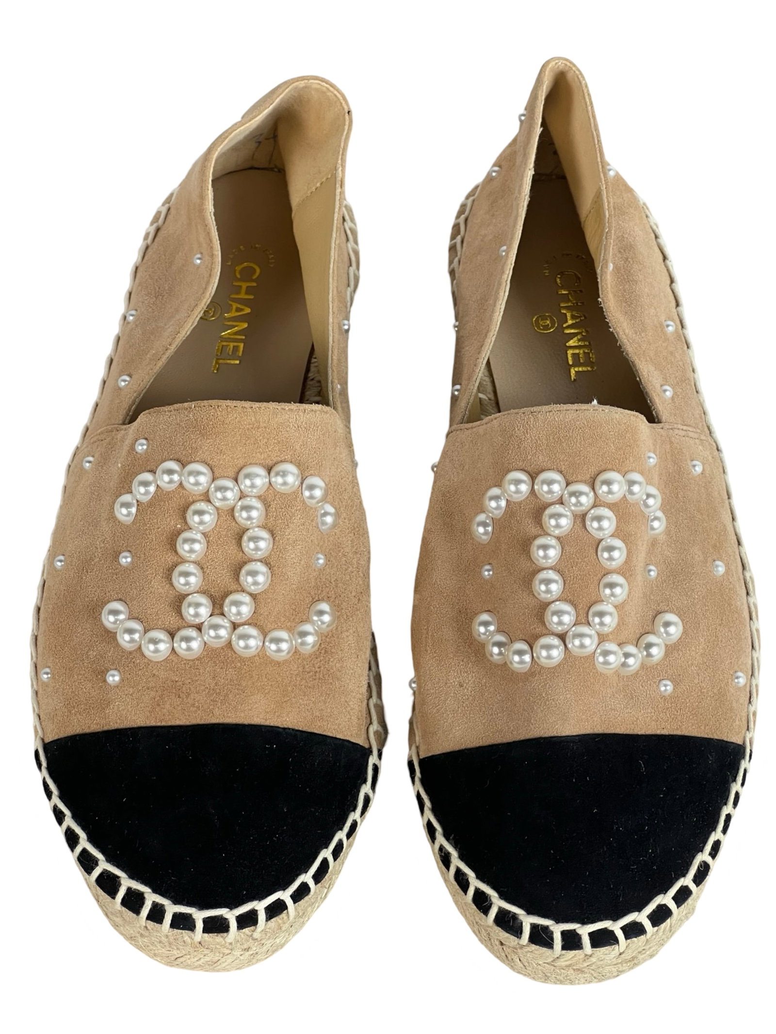 Pearl Embellished Espadrilles Shoes Size 39: A pair of tan suede espadrilles adorned with pearl embellishments on the vamp, forming a double interlocking design. The shoes feature a black suede cap toe, jute-wrapped midsole, and a rubber sole. T
