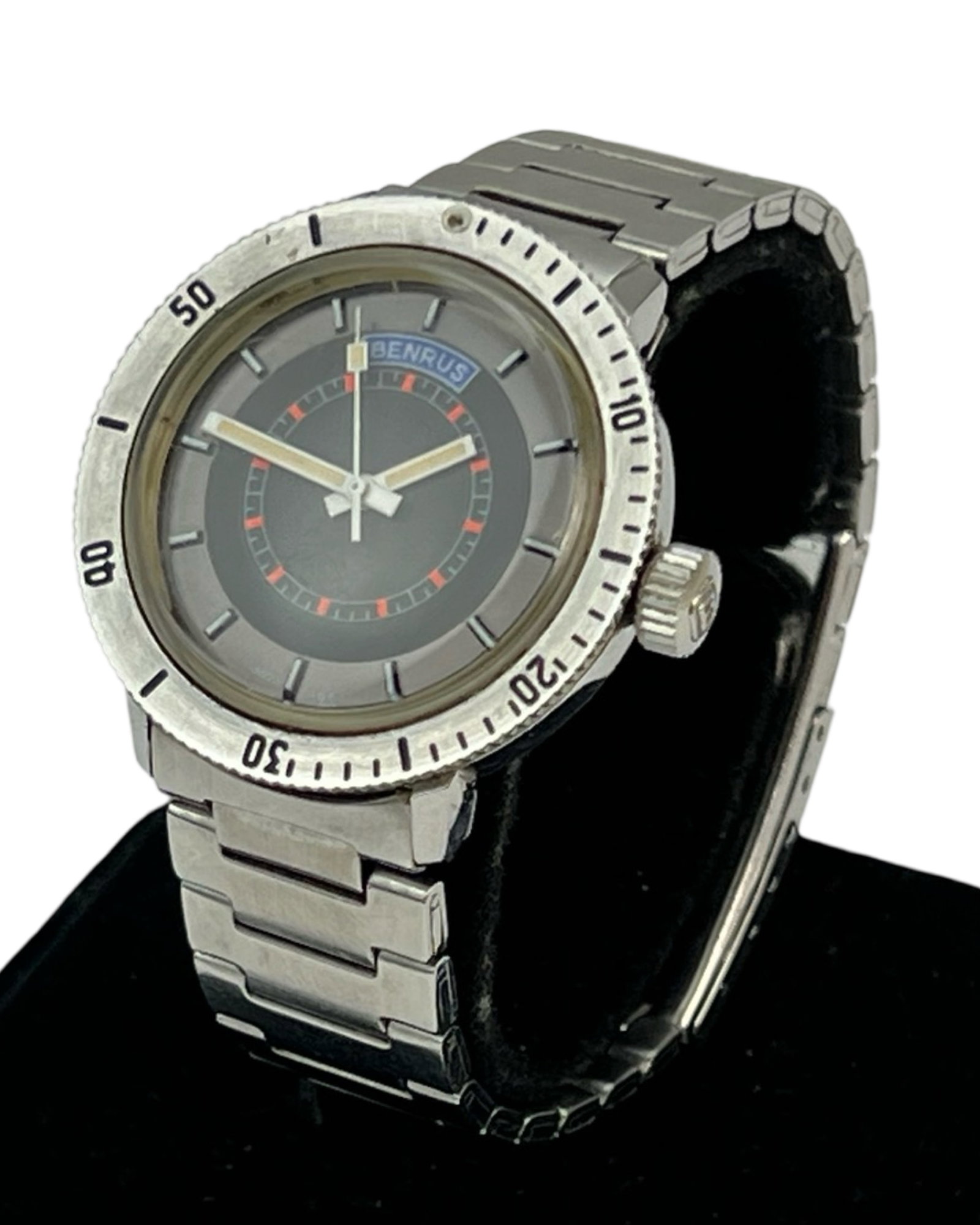 Benrus Roulette Dial Men's Diver Wrist Watch: Vinatge Benrus Roulette Dial Diver Manual Wind Wrist Watch. Good overall condition, working.