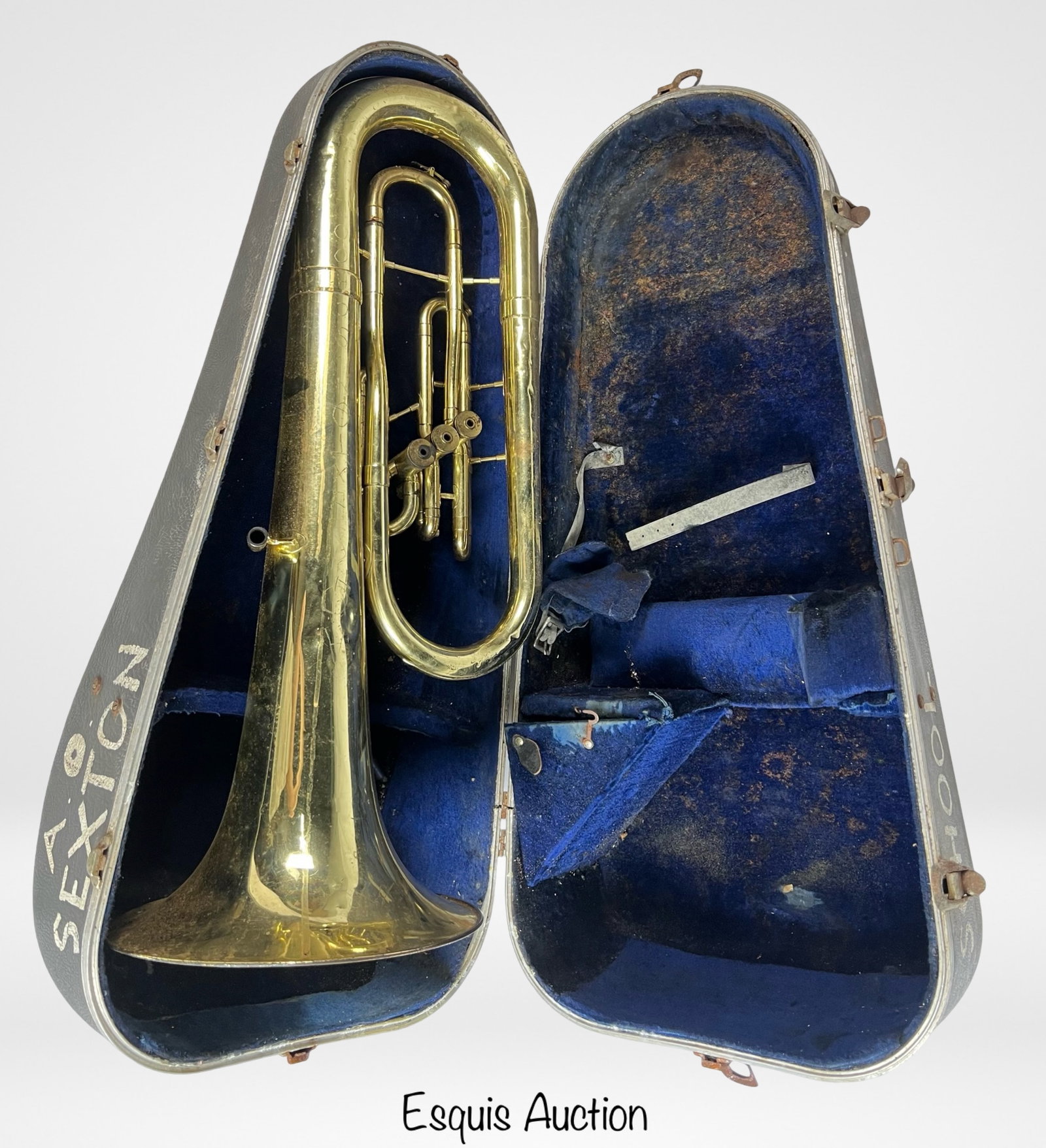 F.A. Reynolds "Emperor" Euphonium.: F.A. Reynolds "Emperor" Euphonium. 3 Valves. Needs cleaning.
