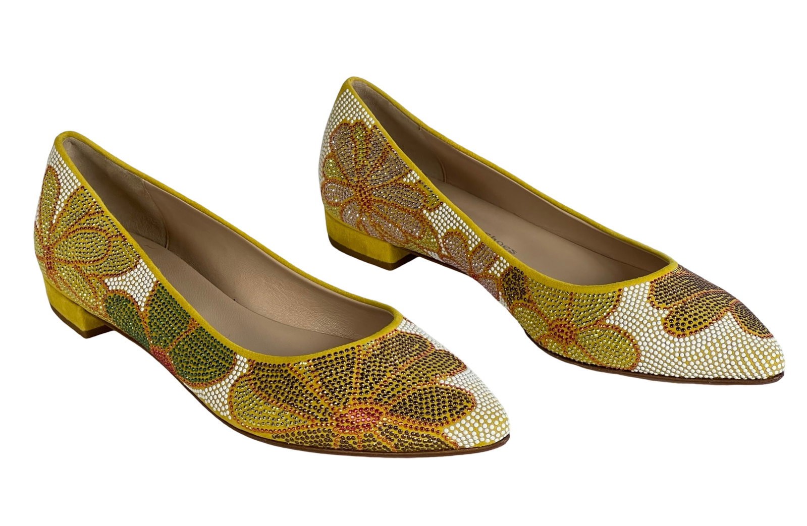 Via Corta Camoscio Sun Strass Italian Flats Sz40: These elegant Via Corta Camoscio Sun Strass flats in size 40 are a striking blend of vibrant yellow with intricate rhinestone detailing. The flats feature a floral pattern design made from sparkling c