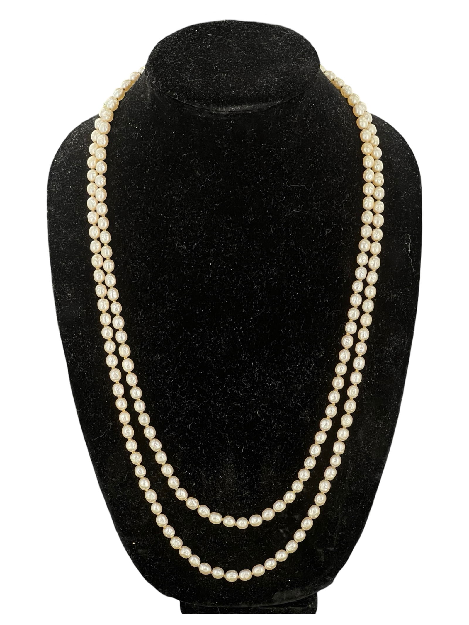 Vintage Miriam Haskell Designer Pearl Necklace: Vintage Miriam Haskell Designer Pearl Necklace.