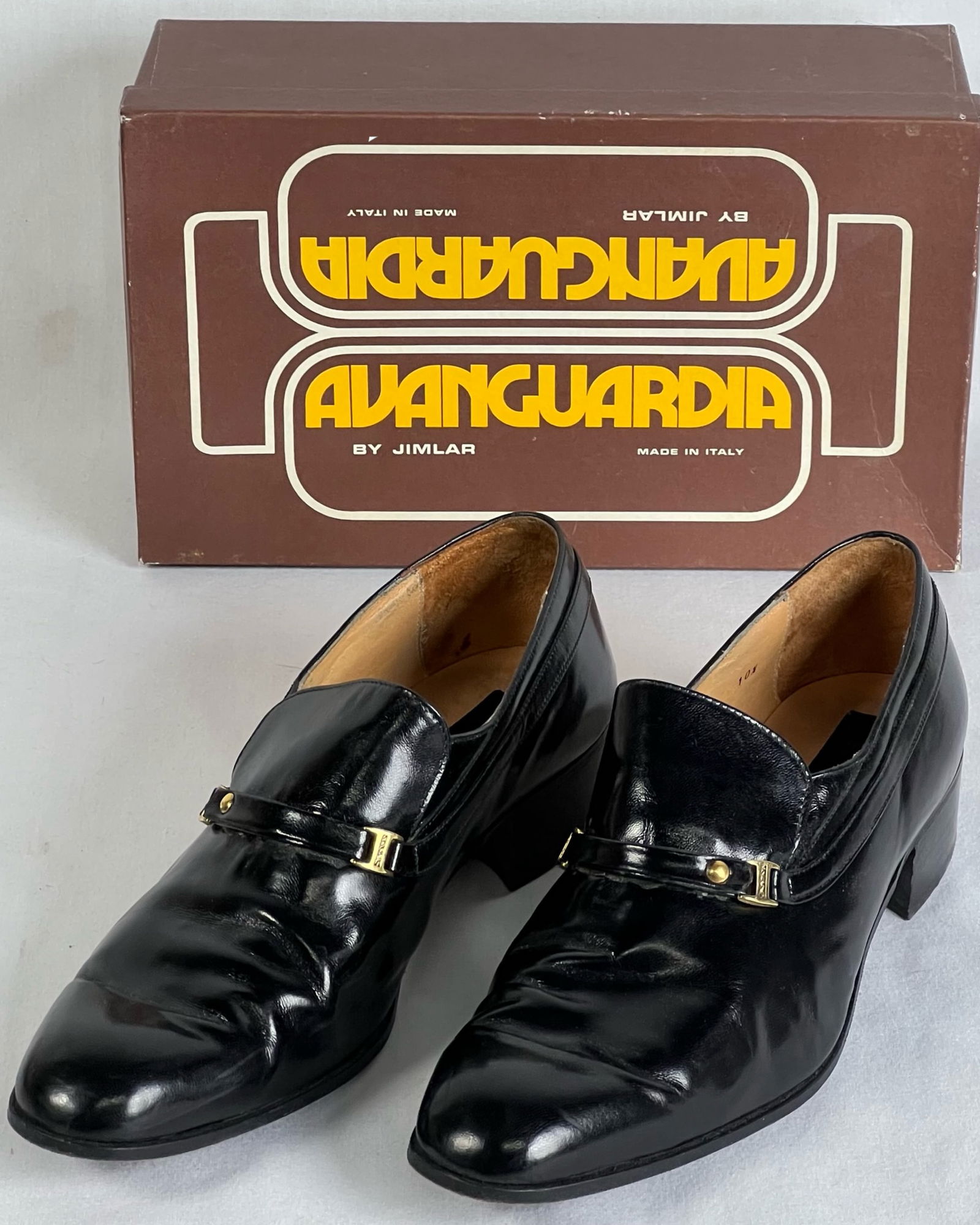 Retro Italian Men's Leather Shoes by Avanguardia: Classic and timeless, this pair of Avanguardia by Jimlar men's shoes exudes retro elegance. Crafted in Italy, these black leather shoes feature a polished finish and gold-tone decorative hardware for